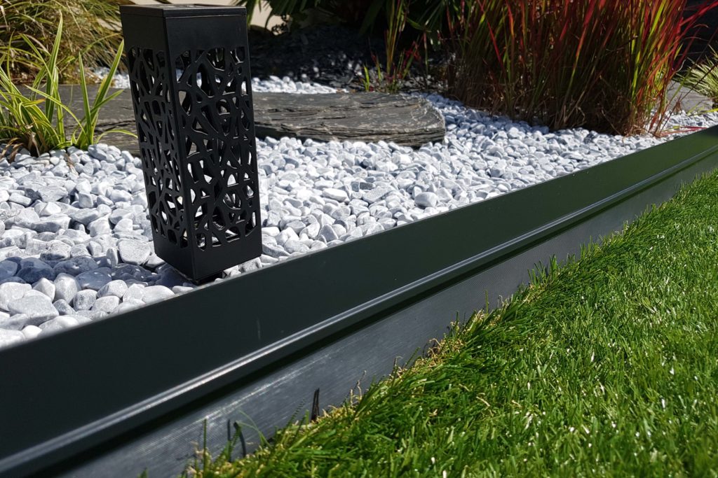 Photo bordure de jardin anthracite